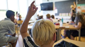 B&oslash;rn, der bruger vold, kommer ofte fra hjem, hvor man bruger vold, siger den socialdemokratiske spidskandidat til overborgmesterposten, Pernille Rosenkrantz-Theil, til Berlingske.