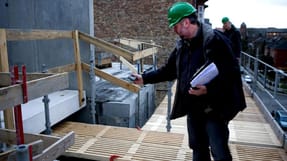 - Ingen skal blive syge af at g&aring; p&aring; arbejde, og med corona h&aelig;ngende over os, ligger der et k&aelig;mpe stykke arbejde i at skabe tryghed for medarbejderne, siger n&aelig;stformand i FH, Morten Skov.