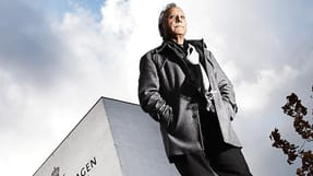 59-&aring;rige Farooq Bhatti, der har arbejdet p&aring; Royal Copenhagen siden 1970, har modtaget 1.847.000 kroner i erstatning for en arbejdsulykke p&aring; porcel&aelig;nsfabrikken i 2004.