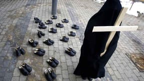 I alt blev 44 personer dr&aelig;bt p&aring; arbejdet. Heraf var de otte udl&aelig;ndinge: fem fra Polen, en fra Tyskland, en fra Irak og en fra Tyrkiet.
