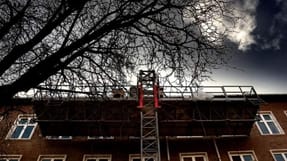 Nogle brancher er farligere end andre. En ny arbejdsskadeafgift er sorte skyer over virksomhederne, mener Venstre og Dansk Arbejdsgiverforening.