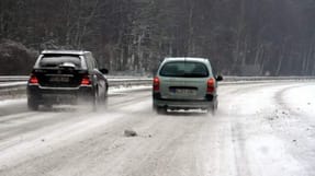 Frost og glatte veje giver flere arbejdsulykker. Det viser tal fra Arbejdstilsynet.