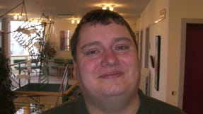 Fremtiden er uvis for Henrik Bertelsen, der har fået afslag på fleksjob trods alvorlig arbejdsulykke.