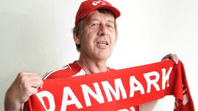 60-&aring;rige Gert Jacobsen er stor fan af fodbold-kvinderne.