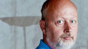Arbejdstilsynet vurderer, at 45.000 arbejdsulykker om &aring;ret bliver skjult. Ole R&oslash;nhoff blev v&aelig;ltet omkuld af en stak paller p&aring; Royal Unibrews fabrik i Faxe. Ledelsen holdt ulykken skjult, s&aring; i dag kan Ole ikke f&aring; erstatning.