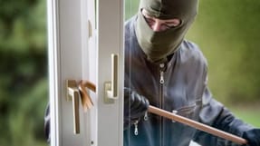 Hvert &aring;r sker der cirka 4.000 indbrud i juli m&aring;ned alene.