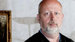 Ole R&oslash;nhoff udfyldte papirerne med sin leder en m&aring;ned efter en ulykke, der smadrede hans skulder. Men Royal Unibrew sendte aldrig papirerne ind. Nu har Ole f&aring;et afslag p&aring; erstatning, fordi ulykken ikke blev anmeldt til tiden.