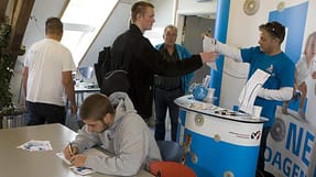 Der blev delt ud af indmeldelsesblanketter og nyttige informationer, da 3F lagde vejen forbi Roskilde Tekniske Skole.