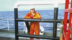 Tre &aring;r efter at den skotske oliearbejder Sam Youngman omkom i Nords&oslash;en, har hans familie forhandlet en erstatning hjem p&aring; 1,1 millioner kroner.