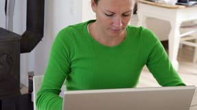 Er du ledig og fortrolig med computeren, er der mange muligheder for at søge oplysninger - og også netværk - som du kan bruge i jagten på job eller uddannelse.