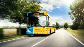 Det er landets st&oslash;rste busoperat&oslash;r i den kollektive trafik, der nu vil g&oslash;re arbejdslivet mere sikkert i trafikken. Arriva har 1300 busser p&aring; danske nummerplader.