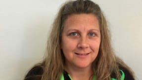 Gitte Reisberg venter p&aring; en check fra kommunen.
