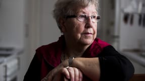 78-&aring;rige Inger Marie Andersen f&aring;r nu offentlig erstatning, efter hendes mand d&oslash;de i en arbejdsulykke.