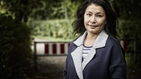 3F'eren Zulfiya Rakhimi har f&aring;et en m&eacute;ngrad p&aring; 25 procent og over 200.000 kroner i erstatning efter en arbejdsulykke i 2012, hvor hun faldt over to meter ned i en betonskakt, da hun tr&aring;dte ud p&aring; en rist. 