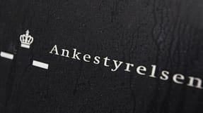 Hver anden fik ikke anerkendt sin arbejdsulykke i 2016. Flere jurister peger p&aring; Ankestyrelsen som hovedansvarlig for dykket. 