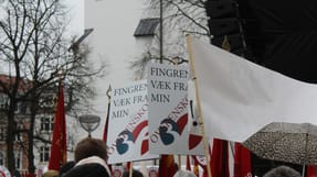  I mandags gik en stor flok aalborgensiske 3F&rsquo;ere i samlet flok fra Tolbods Plads og ind p&aring; Gammel Torv, hvor omkring 2.000 fra alle mulige forbund var samlet.