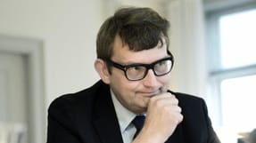 Besk&aelig;ftigelsesminister Troels Lund Poulsen (V) beklager dybt efter myndighedernes behandling af d&oslash;dsulykke.