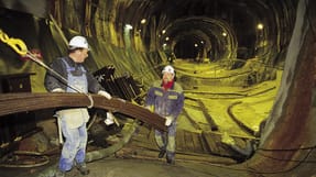 Byggeriet af metroen i København har været præget af store problemer med arbejdsmiljøet. Alene byggeriet af Cityringen har siden 2011 ført til 1.130 strakspåbud fra Arbejdstilsynet og i alt 1.484 sager.