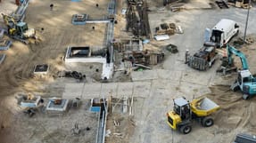 - Det er en meget alvorlig udvikling, at der er flere virksomheder, som udnytter udenlandske kollegaer, der arbejder illegalt i Danmark og derfor "planker den", n&aring;r myndighederne dukker op, siger Henning Overgaard, forbundssekret&aelig;r hos 3F.