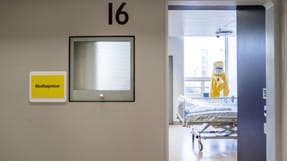 Jacob Tage Ramlyng n&aring;ede kortvarigt p&aring; arbejde p&aring; TV2, og derfor vil sundhedsmyndighederne torsdag komme p&aring; bes&oslash;g hos mediet.(Arkivfoto)