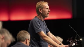 Dansk landbrug og gartneri burde tage sin del af ansvaret og ans&aelig;tte nogle af de mange mennesker, der allerede er blevet ledige under corona-krisen, siger Thomas M&oslash;ller, formand for Den Gr&oslash;nne Gruppe hos 3F Aarhus Rymarken.
