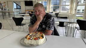 Steen Hendriksen blev fejret hos 3F Randers med en lagkage med en bitter eftersmag.