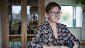 Bente Thygesen mistede sin mand i en arbejdsulykke i marts 2018. Nu har byretten afgjort, at hun skal have erstatning for tab af fors&oslash;rger.