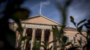 K&oslash;benhavns Byret har kendt en mand skyldig i at have brugt blandt andet falske ans&aelig;ttelseskontrakter til at snyde sig til at f&aring; udbetalt 1,6 millioner kroner i coronast&oslash;tte til sine virksomheder. Dommen ventes i slutningen af m&aring;neden. (Arkivfoto).