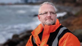 Peter Henriksen er kranf&oslash;rer og arbejdsmilj&oslash;repr&aelig;sentant hos den italienske hovedentrepren&oslash;r p&aring; Storstr&oslash;msbro-byggeriet.