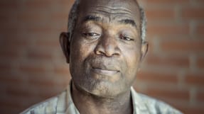 Den 57-årige fisker Reuben Kotei blev udsat for en arbejdsulykke på havnen i Thyborøn. Men ghaneserens arbejdsskade er aldrig blevet anmeldt af hans danske arbejdsgiver.