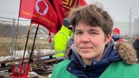 Helga Mathiassen var blandt de aktive, der mødte op for at protestere mod forholdene på Storstrømsbroen.