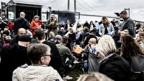Rock Under Broen finder normalt sted i juni, som på billedet her, der er taget i 2019. I år skubbes festivalen til august.