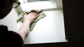 Er det kun kvinder, der kan gøre rent? Det mente en arbejdsgiver, som nægtede at hyre en mandig ansøger, fordi han ikke var kvinde, og fordi nogle job var for kvinder og nogle for mænd.