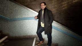 54-årige Andreas Dohnert fra Berlin i Tyskland er en af personerne fra bogen "Working Poor Road Trip". Han har arbejdet hele sit liv, men aldrig været fattigere end i sit nuværende rengøringsjob. Tidligere havde han råd til en bil og kunne tage på ferie i udlandet. Nu lever han under fattigdomsgrænsen.