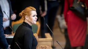 På to samråd i Folketinget fortalte tidligere udlændinge- og integrationsminister Inger Støjberg intet om, at hendes egen styrelse SIRI havde advaret om, at hendes forslag til ændringer af reglerne for udenlandske praktikanter kunne kritiseres for at svække formålet med ordningen, nemlig uddannelse.