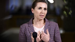 Statsminister Mette Frederiksen forventer at kunne pr&aelig;sentere nye coronarestriktioner p&aring; et pressem&oslash;de onsdag aften.