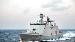 Den danske fregat "Esbern Snare" deltog mandag i en operation i Guineabugten ud for Vestafrika. Et containerskib fik hj&aelig;lp efter et piratangreb. (Arkivfoto).