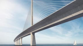 Egentlig skulle den st&aring; helt f&aelig;rdig i 2023. Men nu m&aring; b&aring;de bilister og togpassagerer vente i flere &aring;r, f&oslash;r de kan krydse den nye Storstr&oslash;msbro.