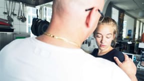 Der l&aelig;gges med ny aftale op til, at&nbsp;arbejdsgiverne f&aring;r h&oslash;jere b&oslash;der i grove tilf&aelig;lde af sexchikane.
