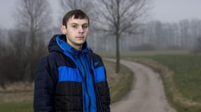 Ukrainske Oleksii Naboka fik i 2017 efterbetalt knap 278.000 kroner i manglende l&oslash;n og feriepenge fra svineproducent Kristen Pilegaard fra S&oslash;nders&oslash; p&aring; Nordfyn. Den ukrainske fodermester betalte op til 2.600 kroner i husleje om m&aring;neden for at bo p&aring; et v&aelig;relse over landmandens hestestald.