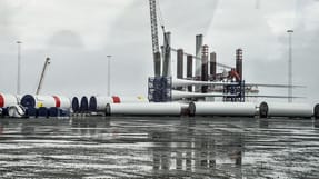 En 23-&aring;rig ukrainsk mand har mistet livet i en arbejdsulykke mandag formiddag p&aring; et skib p&aring; havnen i Esbjerg.