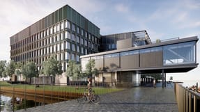 I en af de tre d&oslash;dsulykker sidst i juni blev en 22-&aring;rig rum&aelig;nsk betonarbejder ramt af en stor betonbj&aelig;lke, der faldt ned under opf&oslash;relsen af et nybyggeri til Nykredit og AP Pension til 1,6 milliarder kroner.
