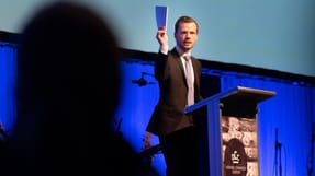 Der skal v&aelig;re et st&aelig;rkt sikkerhedsnet, som griber og sikrer &oslash;konomisk tryghed for de personer, der kommer til skade p&aring; jobbet, siger besk&aelig;ftigelsesminister Peter Hummelgaard (S).