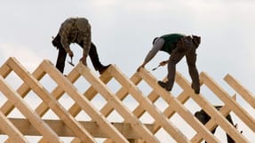 Bygge- og anl&aelig;g er en af de brancher, der er h&aring;rdt ramt af arbejdsulykker. N&aring;r tempoet er h&oslash;jt, bliver sikkerheden og arbejdsmilj&oslash;et tit nedprioriteret.