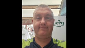 Lars Mersebak har haft store smerter, siden han p&aring;drog sig en arbejdsskade. Han efterlyser bedre muligheder for at videreuddanne sig.