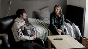 25-&aring;rige Emiliano Alcarraz og hans 34-&aring;rige s&oslash;ster, Laura Alcarraz, var ofre for menneskehandel til tvangsarbejde p&aring; en g&aring;rd i Danmark. Spanierne mener, at de har i alt 50.000 kroner til gode i manglende betaling af l&oslash;n.