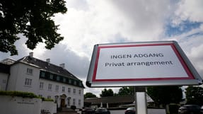 Landets medier jagter nyt fra Lizette Risgaard-rapporten, som lige nu bliver l&aelig;st af FH-ledelsen p&aring; H&oslash;jstrupg&aring;rd i Nordsj&aelig;lland. Foto: Mads Claus Rasmussen/Ritzau Scanpix
