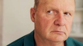 - Vi har ventet alt, alt for l&aelig;nge, og det har slidt p&aring; os, siger tidligere falckredder Erik Schack.