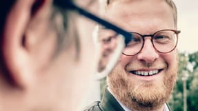 Morten Skov vil som ny formand for Fagbev&aelig;gelsens Hovedorganisation bruge kr&aelig;fterne p&aring; at holde de unge inde i f&aelig;llesskabet. Men han er i tvivl om, hvordan det skal ske.