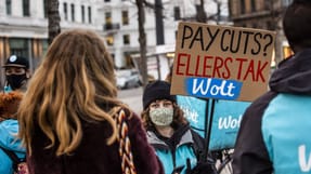  En gruppe Wolt-bude nedlagde arbejdet i protest mod Wolts ændringer i betalingen ved at mødes på Kongens Nytorv i København fredag 26. februar 2021.